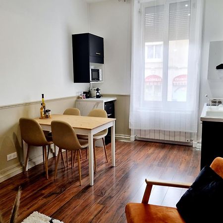 Appartement Meublés du chêne vert, cœur de Jarnac Chambre photo