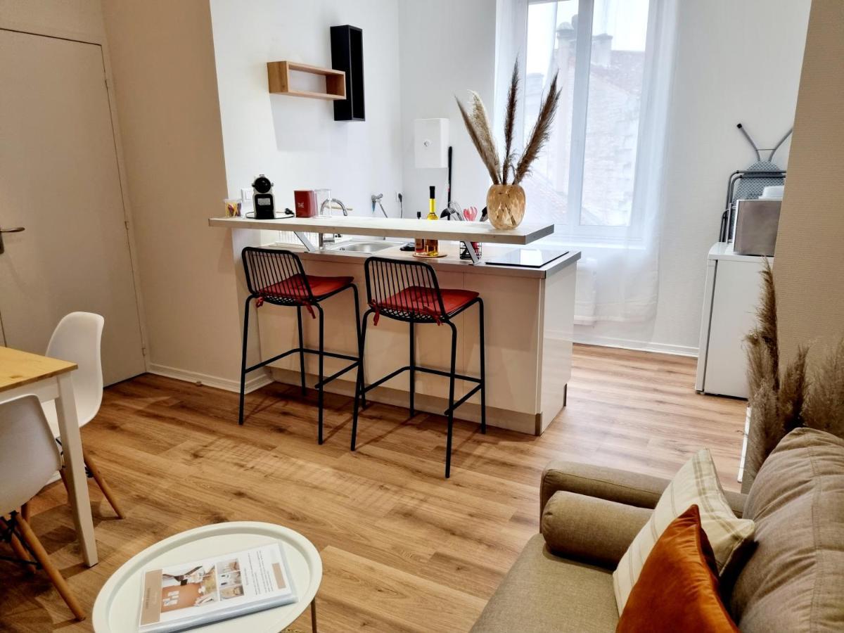 Appartement Meublés du chêne vert, cœur de Jarnac Extérieur photo